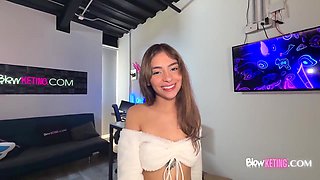 Beautiful 18yo Girl Comes To Record Her New Sextape And Fucking Hard With Petite Girl