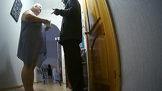 Courier fucked girlfriend in mouth and pussy doggy style