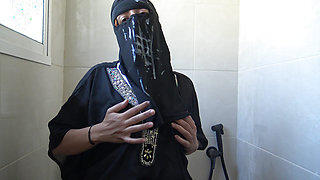 Moroccan beurette from Marseille big cock cumming all over her hijab