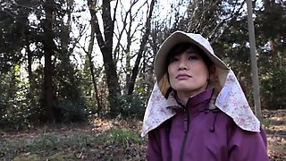 Sassy amateur doll performs kick ass blowjob