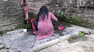 I See Aunty Taking a Bath Naked in the Washroom I Hugged Her and Started Fucking Her in the Ass