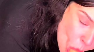 Amateur brunette double toying on webcam