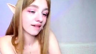 Hot amateur webcam teen masturbates for their fans