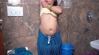Behind the Scenes - Indu Chachi Shave Her Pussy and Under Arms Hairs in Bathroom