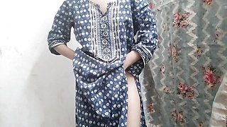 Malkin ne muze paise dekar chud gyi