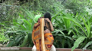 Indian Hot Kissing - Girlfriend Pranked in Saree