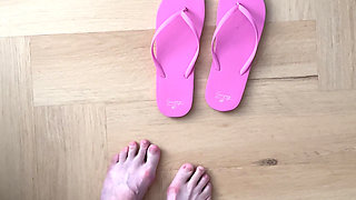 Show Feet in Flip Flops