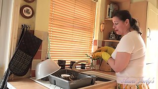 Eva Jayne Jerk Off Instruction & Masturbation in the Kitchen