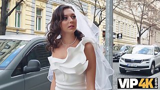 Isabella De Laa seduces her wedding bride for a quick fuck in stockings