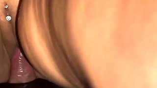 Minha esposa infiel se exibe no gloryhole e impressiona com