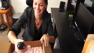 Kelly Decides to Make a Live Demonstration of Her New Lube