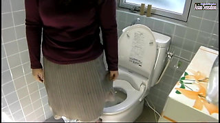 Stuck up Older Women - Toilet Masturbation Collection of 25 - Ep 03