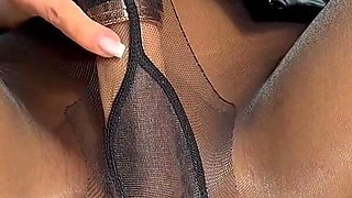 Secretary Masturbates in High Heels & Black Pantyhose
