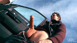 Small Hands and Desert Heat in a Sizzling Romance