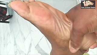 Nurse Jasmine Doe's Afterwork Hot Stinky Feet N Nude Long Toenails