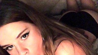 Amateur brunette double toying on webcam