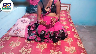Desi Delhi's Whore Bhabhi in Red Saree Gave a Chance to Get Fucked in One Place