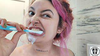 4K Tongue Mouth Uvula Face Toothbrushing Good Quality Image