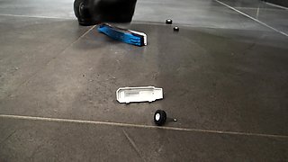 i pee on crushing things