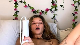 Live brunette camgirl toys masturbation orgasm on webcam