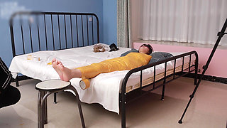 A Cute Barefoot Girlfriend Uses Tape to Bind Her Whole Body, Playing with Her Cute Bare Feet
