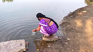 Desi Gaon ki beautiful Bhabhi outdoor Private Sex full Hindi audio Indian hot love couple jungle MMS video