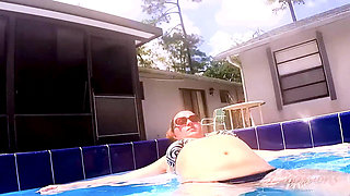 Fucking My Big Ass Bikini Wearing Stepmom Madisin Lee