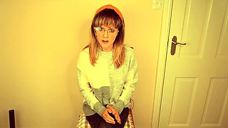 blonde teen pregnant girl has her pussy masturbated