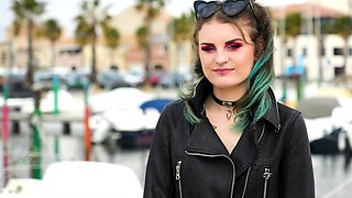 Gloryhole amateur blowjob followed with a cumshot