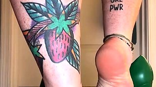 Amateur Foot Fetish Girlfriend Sucks and gives a Footjob