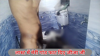 Desi jija sali raat ke andhere me bathroom me sex kiya