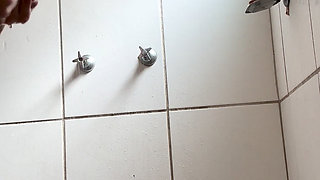 White girl taking her hot 🤩 morning bath