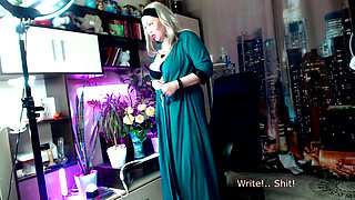Cool mature webcam whore Aimee Hot MILF and a close-up of her lustful cunt .!. ))