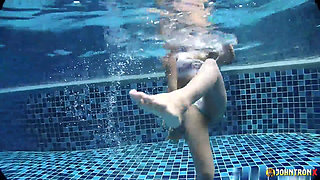 Johntronx - Picture-perfect Thai Amateur Babe Gets Banged in the Pool