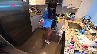 Valentina More Spreads for Deep Fuck During Cleaning Shift