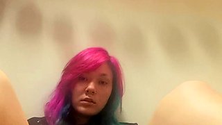 Cute amateur webcam teen girl toying pussy on webcam