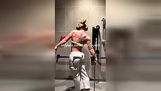 Gym Yoga Slip: 18yo Hairy Pussy Explodes TikTok Live