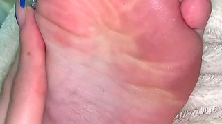 Flexible foot fetish masturbating with feet and hands