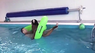 Ebony Slut From France Double Penetrated at Pool