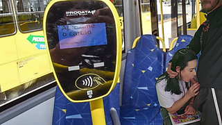 Female Student Can't Resist the Cock She Saw on the Bus