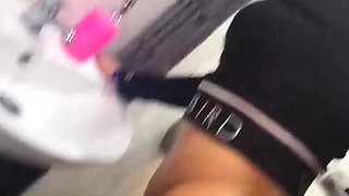 TEEN WANT TO FUCK IN PUBLIC TOILET