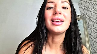 Brunette Couch Webcam Solo Fun Masturbating