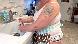 Hot Mom Maxine in apron washing the dishes and stripping, masturbating and squirting plus wet t-shirt - SO HOT!!!