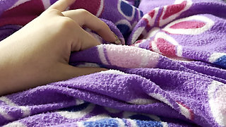 Beautiful Gitl Masturbating