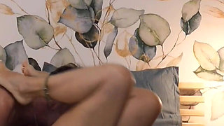 Selena's evening sex relaxation games and footjob
