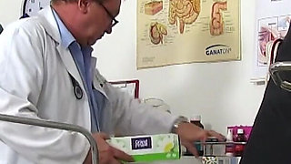 Mature gyno- filthy gyno doc operates cam in his surgery to record naked patients