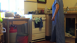 Turkish Muslim Wife Is Shocked When She Gets Suprise Cumshot From Perverted Husband