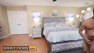 La Sirena 69 & Kayley Gunner: Double Trouble for BF in 3some - Brazzers