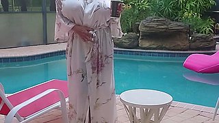 Blonde is flashing her big boobs in the outdoors