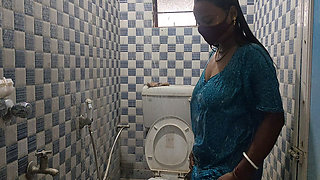 Village hot bhabi bathroom show